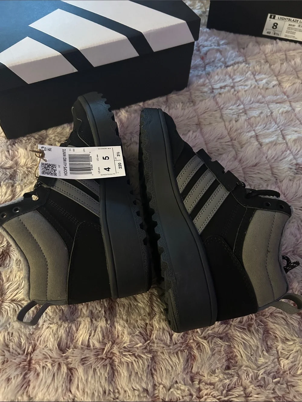 Adidas Unisex-Adult Hoops 4.0 Mid Top Cozy-Lined Winter Boots/ sneakers size 4